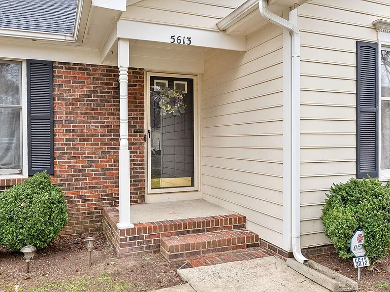 5613 Continental Way — Photo 35