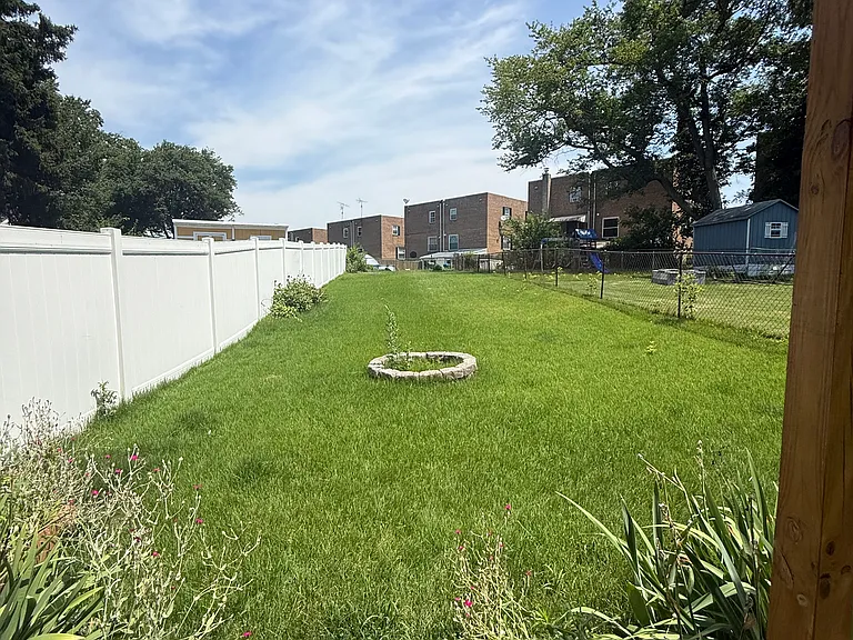 2727 Taunton St — Photo 33