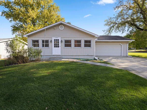 2722 Bavarian Ln, Rockford, IL 61109