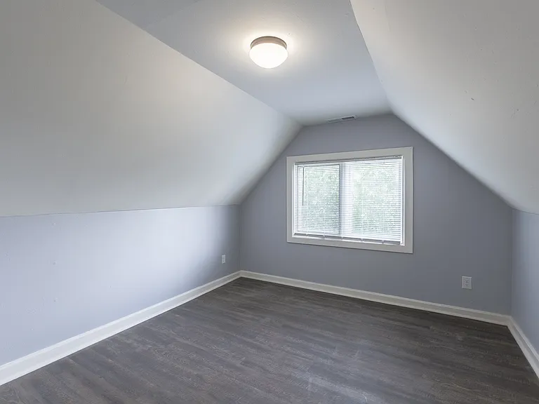 1147 Park Ave — Photo 32