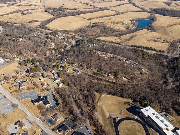 3rd image of 850 Commerce Rd