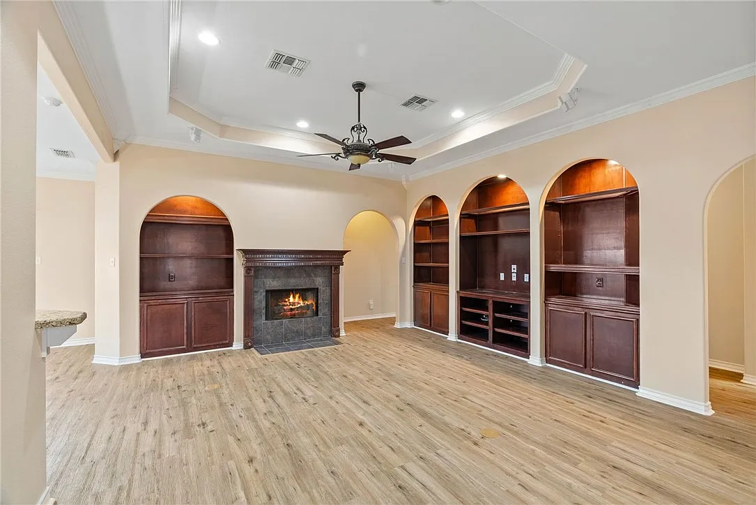 4 bed, 3.0 bath, 2310 sqft, $2,650 — Photo 4