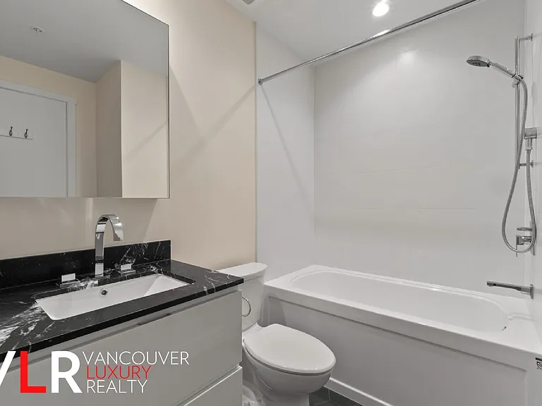 6733 Cambie St #303 — Photo 18