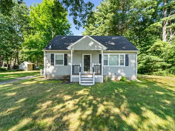 33 Greenmeadow Ln, Granby, MA 01033