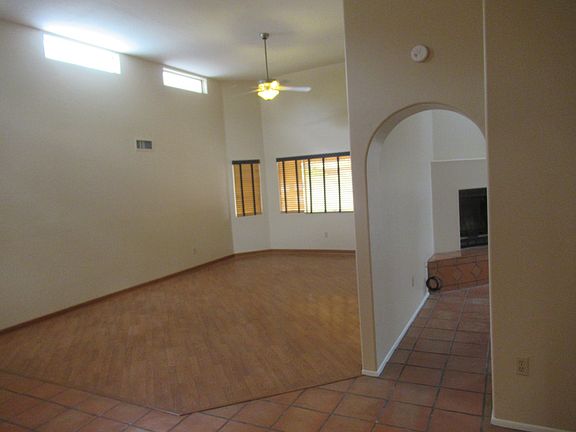 4th image of 8925 N Palm Brook Dr