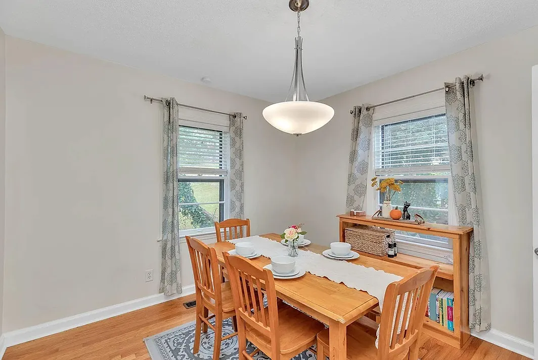 3 bed, 2.5 bath, 2085 sqft, $2,100 — Photo 4