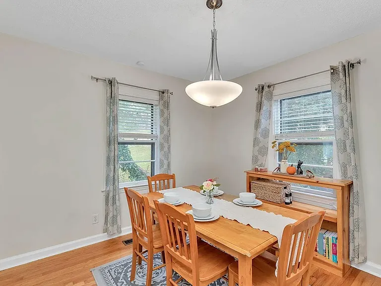 506 Acorn Ct — Photo 4