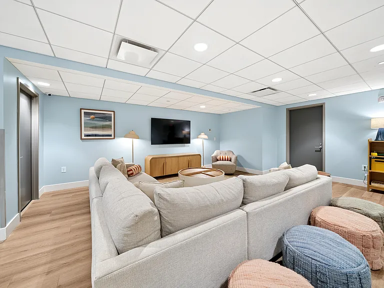65 Bay Street Apartments — Photo 19