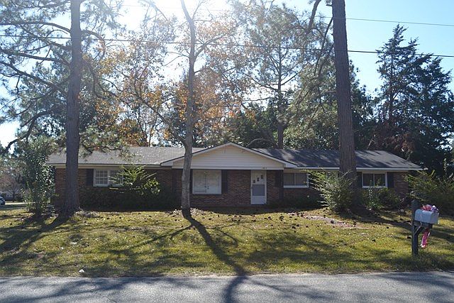 1st image of 1813 N Maple Dr