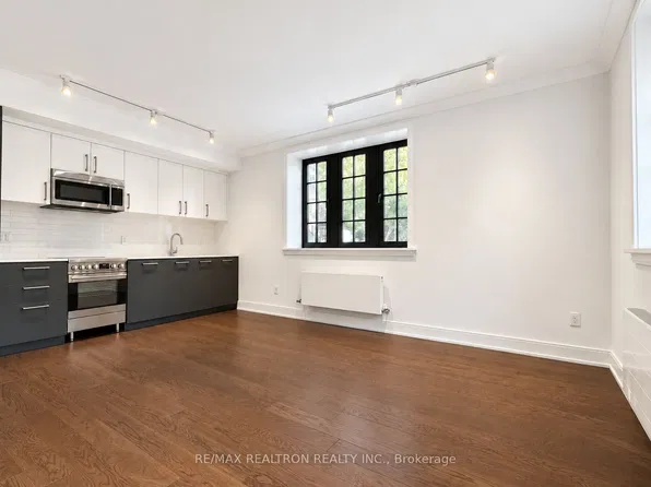 2 Clarendon Ave, Toronto, ON