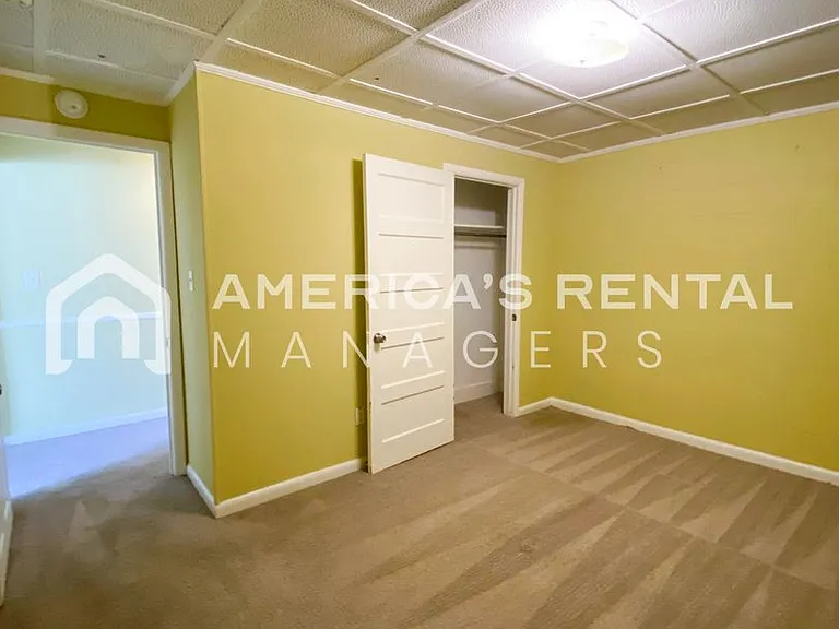 1701 Berkley Avenue — Photo 31