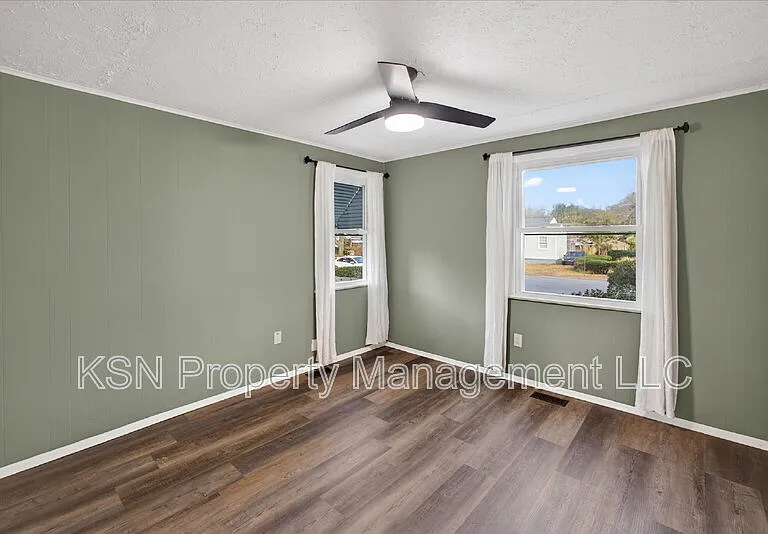 1919 Greenwood St — Photo 27