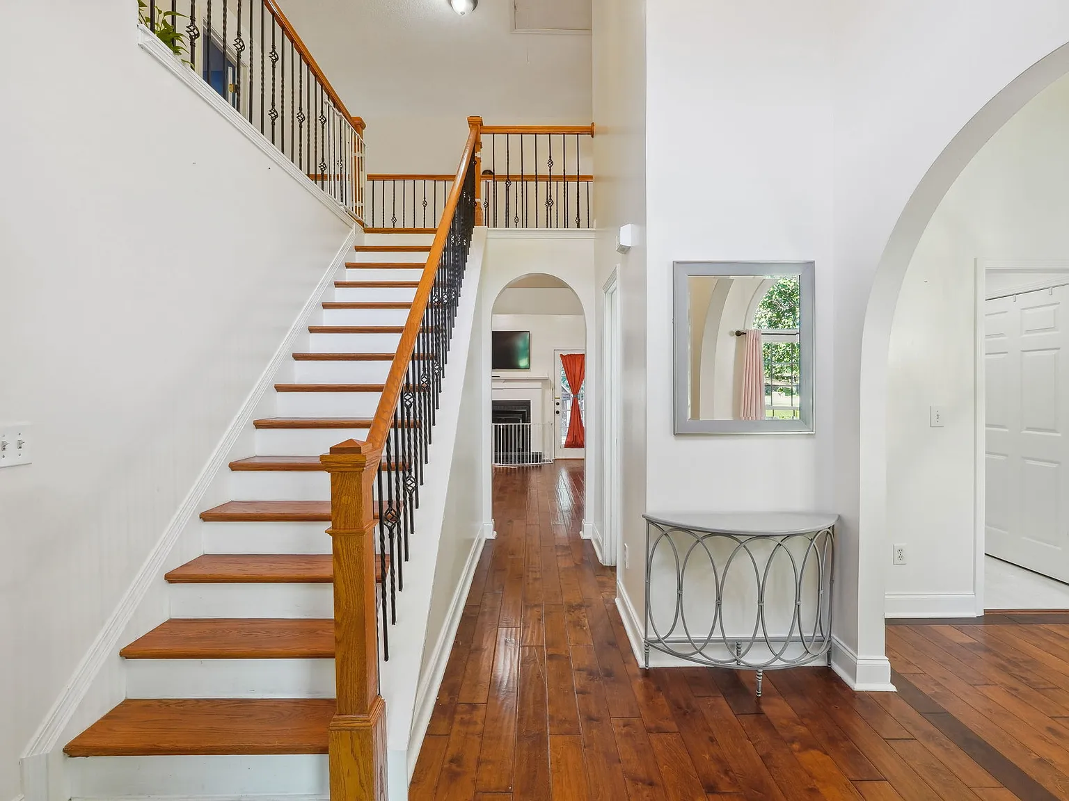 3 bed, 2.5 bath, 2023 sqft, $2,850 — Photo 4