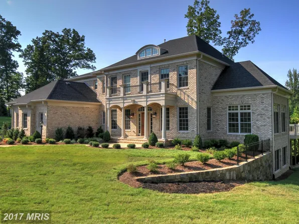 1063 Autumn Mist Ln, Great Falls, VA 22066