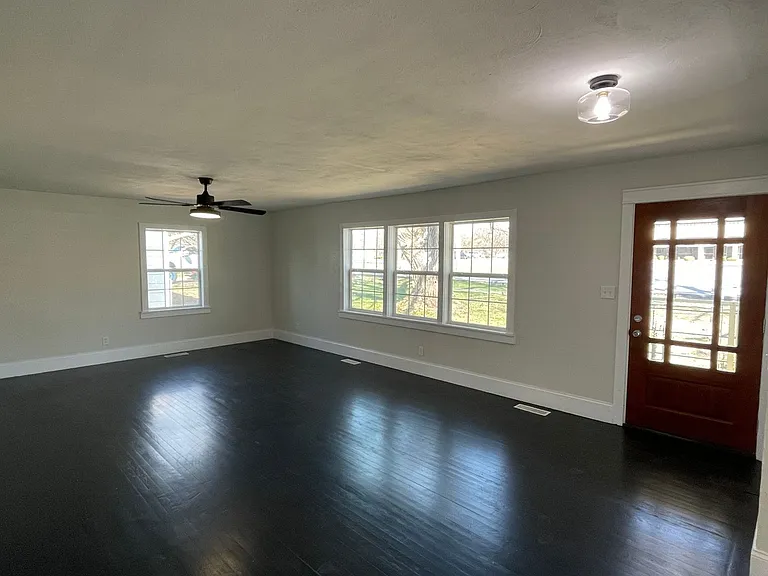 428 W Broadmoor St — Photo 5