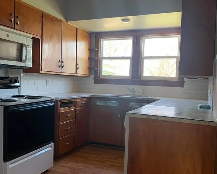 1016 S Market St — Photo 6