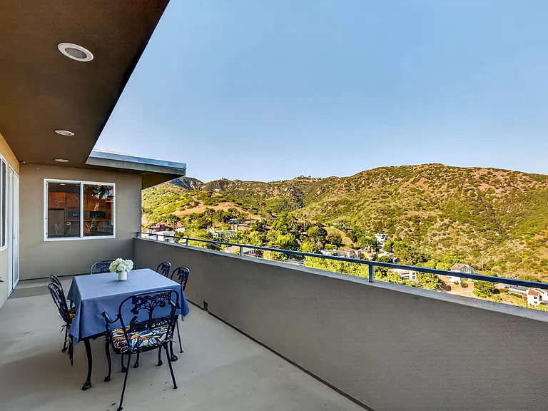 4302 Ocean View Dr — Photo 11
