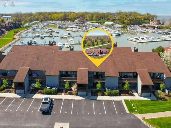 3246 N Marina View Dr, Pt Clinton, OH 43452