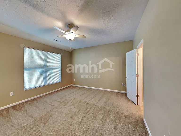 4207 N Yorkshire Sq — Photo 13