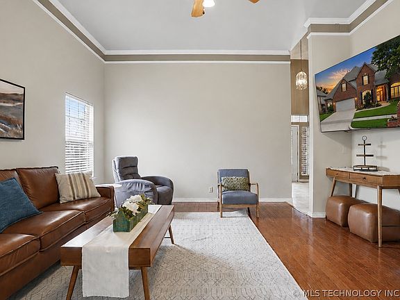 5th image of 113 S Aster Ave