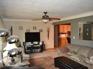 50 Klemish Cir, Center Point, IA 52213