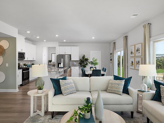 GRN_BrayfieldManor_Brentwood_Livingroom_708PenfoldPointe_Model