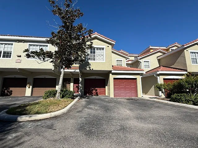 5692 Bentgrass Dr #1-205