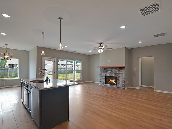 3rd image of 158 Forsyth Ln