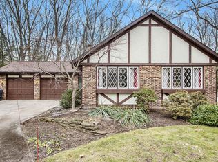 5300 Chickadee Dr, Kalamazoo, MI 49009