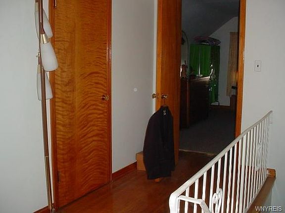5th image of 8 Sarabel Ct