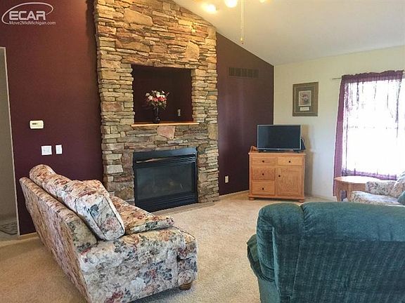 2nd image of 3145 Derby Ln