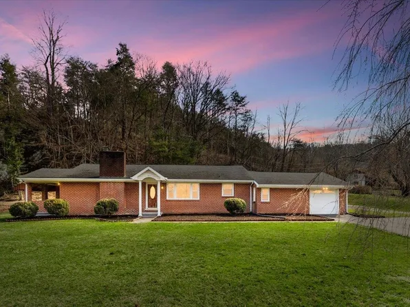 1961 Wolf Creek Rd, Narrows, VA 24124