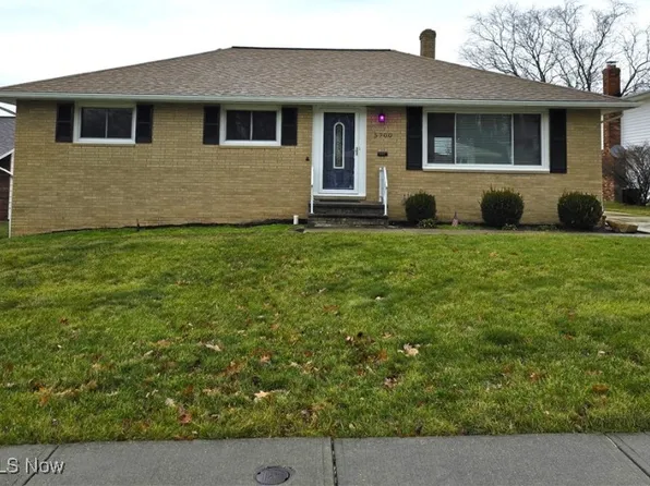 5700 Regency Dr, Parma, OH 44129