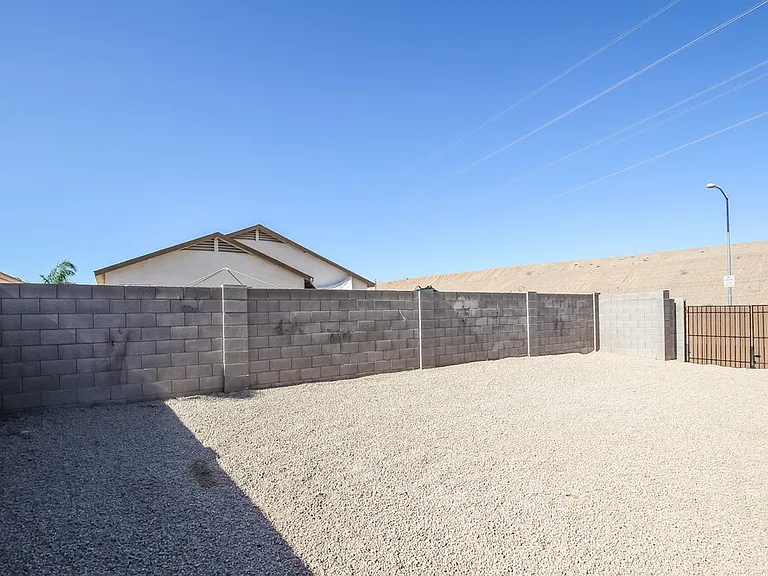 11502 W Corrine Dr — Photo 15