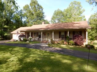 166 Pickering Rd, Collins, MS 39428