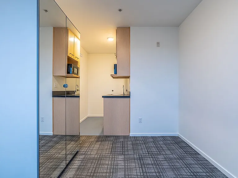 2418 Ballard Apartments — Photo 19