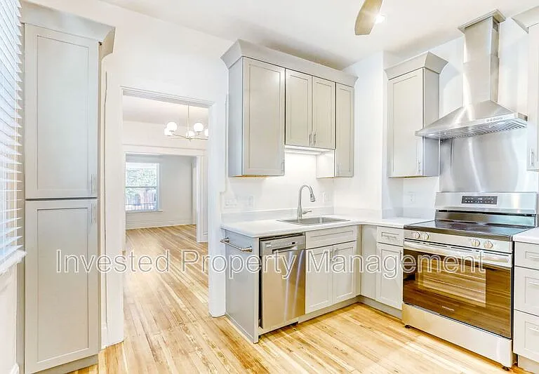 3027 N Hooker St — Photo 9