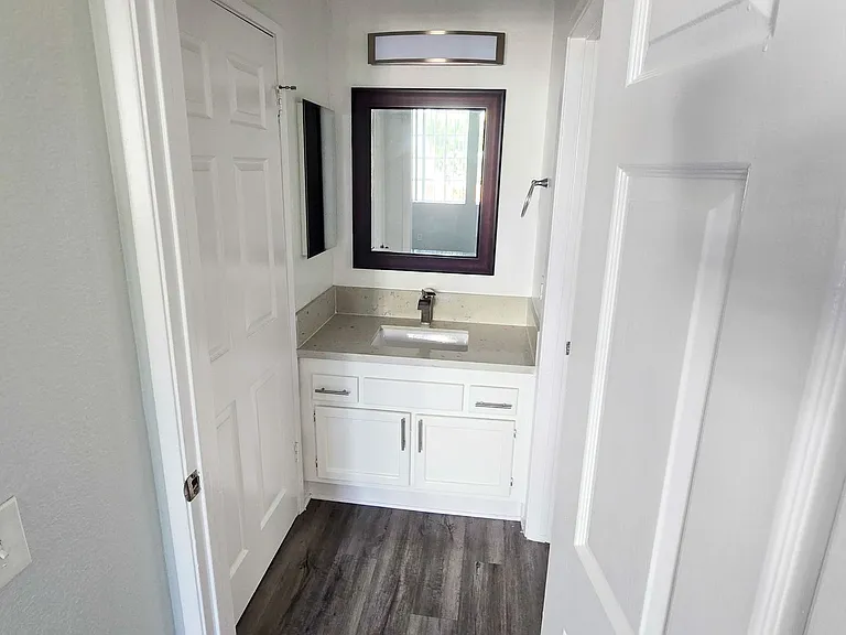 685 Kelton Ave — Photo 29