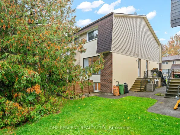 20 Sonnet Cres #D, Ottawa, ON K2H 8W7