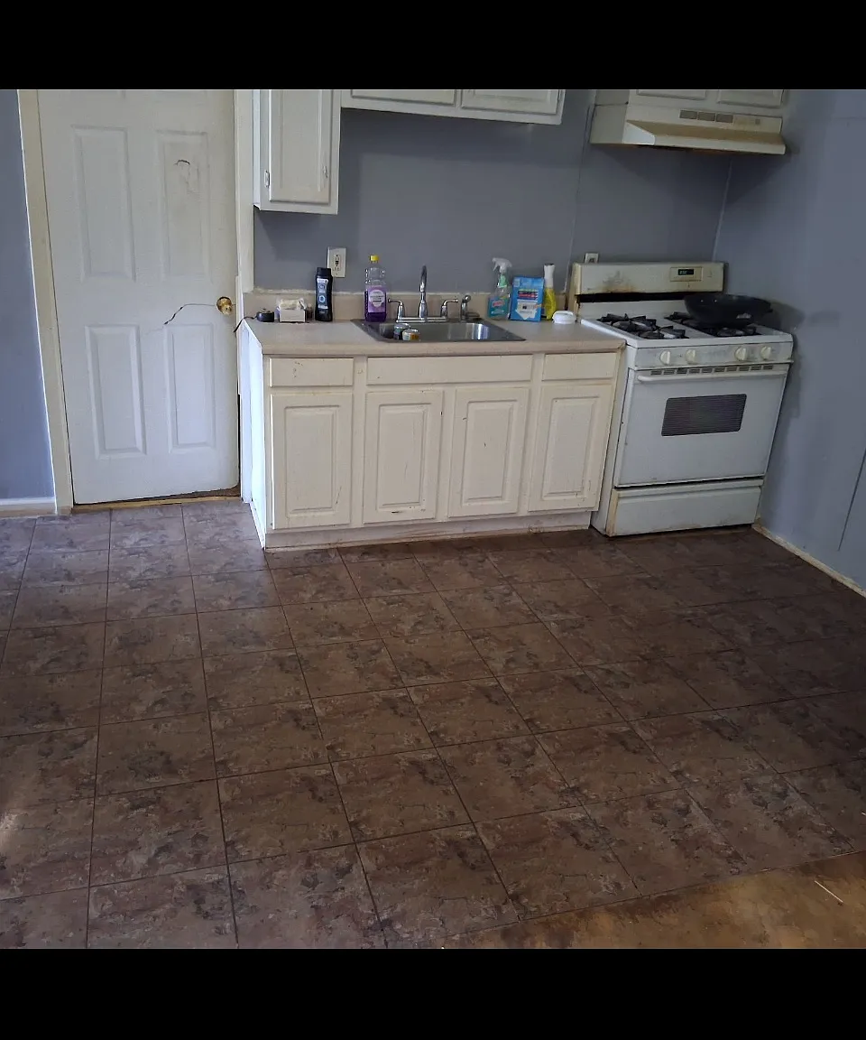 3 bed, 1200 sqft, $1,695 — Photo 1