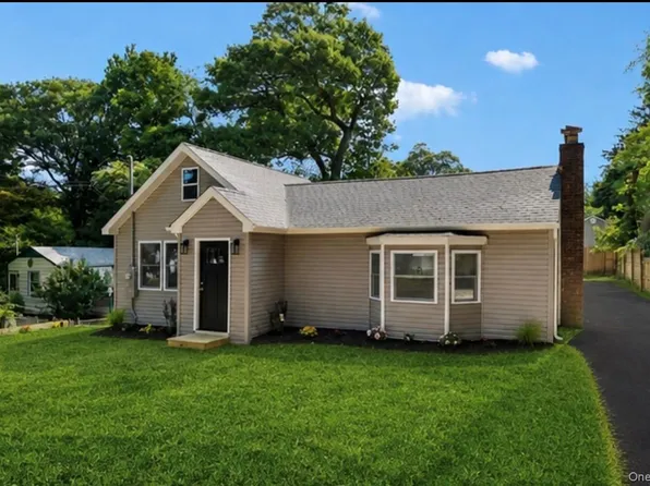 5 Kew Drive, Sound Beach, NY 11789
