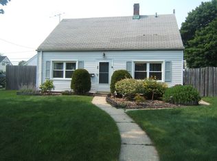 35 Drake Ln, Levittown, NY 11756