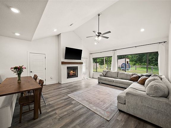 2nd image of 14 Eastleigh Dr