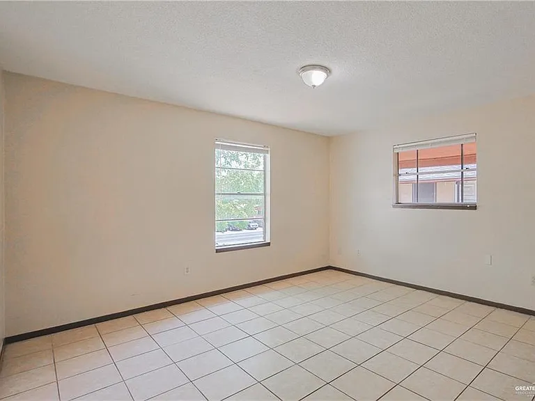 1521 W Nolana Ave #D — Photo 9