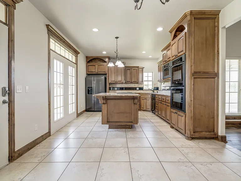 22525 Lindy Ter — Photo 37