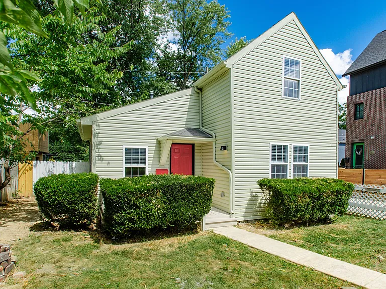 1426 E Rich St — Photo 2