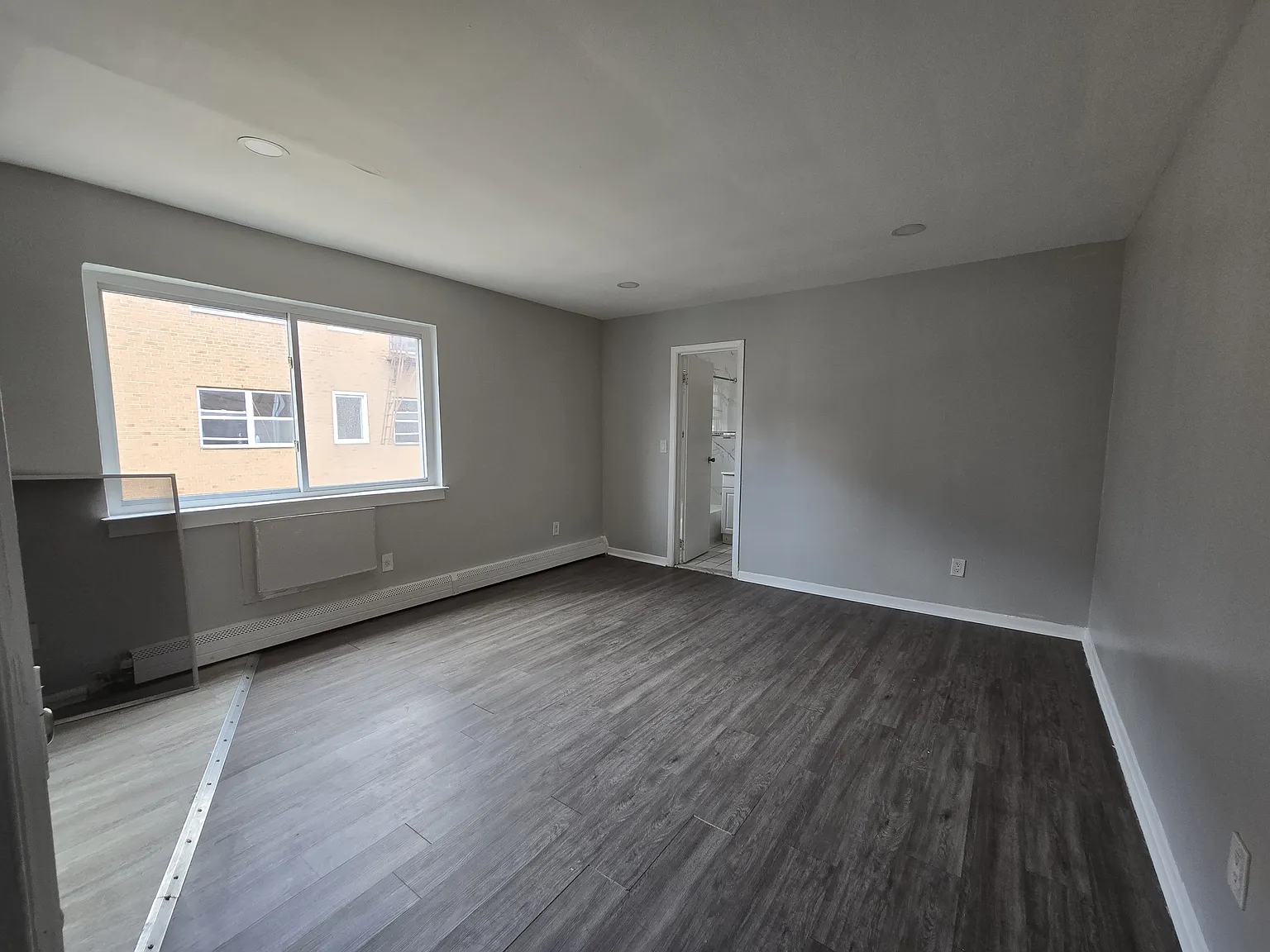 Studio, 550 sqft, $1,249 — Photo 2