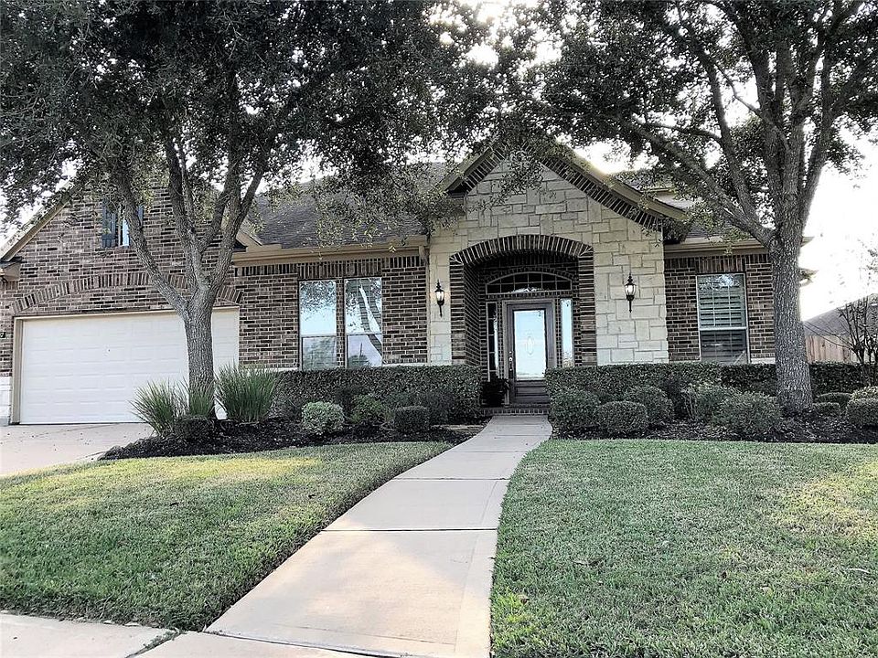 1st image of 407 Sunny River Ln