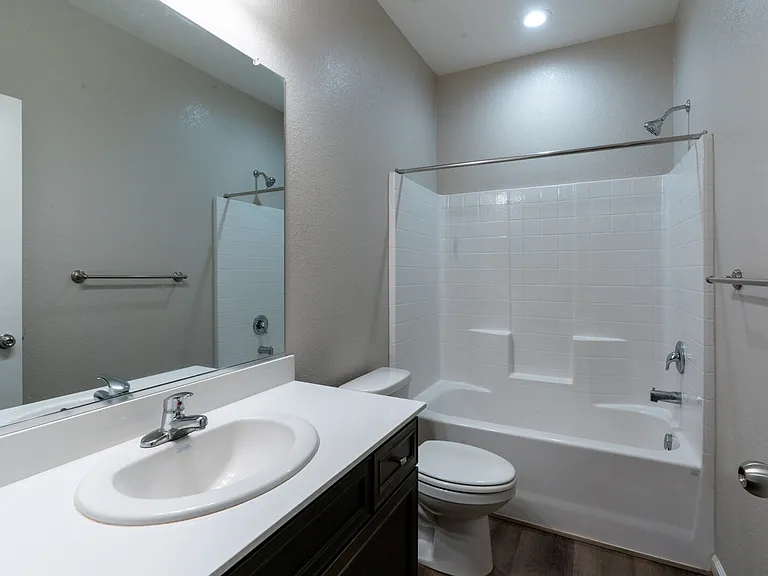 814 Courtney Ct — Photo 12