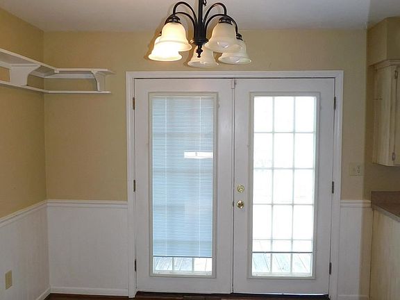 4th image of 901 Wyndham Dr